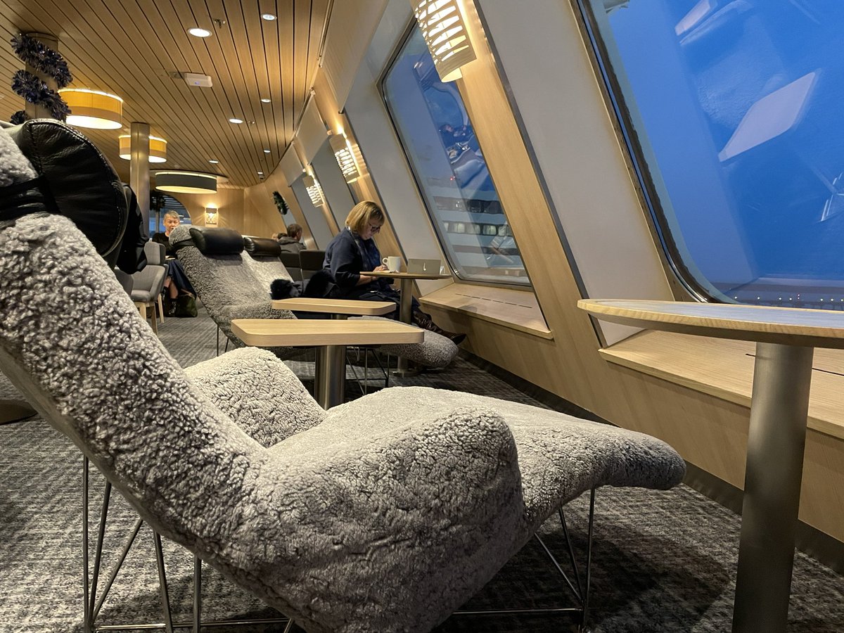 fionndavenport's tweet photo. Early morning start but all set to go aboard @StenaLineUKIE from Holyhead to Dublin. Upgraded to the #StenaPlus lounge so I could bag me one of these seats. And now for a three-hour nap. #ComingHomeForChristmas https://t.co/gh8a0HB39R
