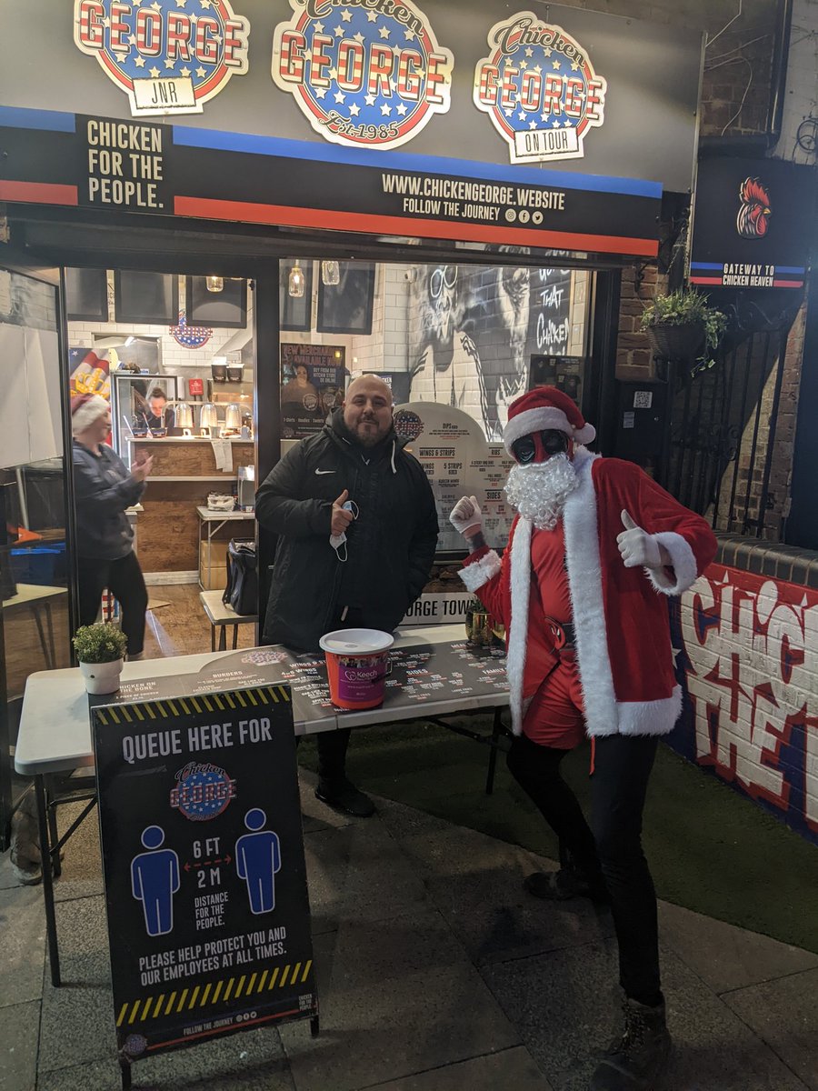 lutonsdeadpool's tweet photo. Great to meet a local hero, serving up food to our community and giving to charity for so many years! @ChickenGJnr I love your food thanks for the photo and the donation! @KeechHospice @Biancalee_Keech #bestchickenever #luton #deadpool #santa #Christmas https://t.co/bilbuz5xMd