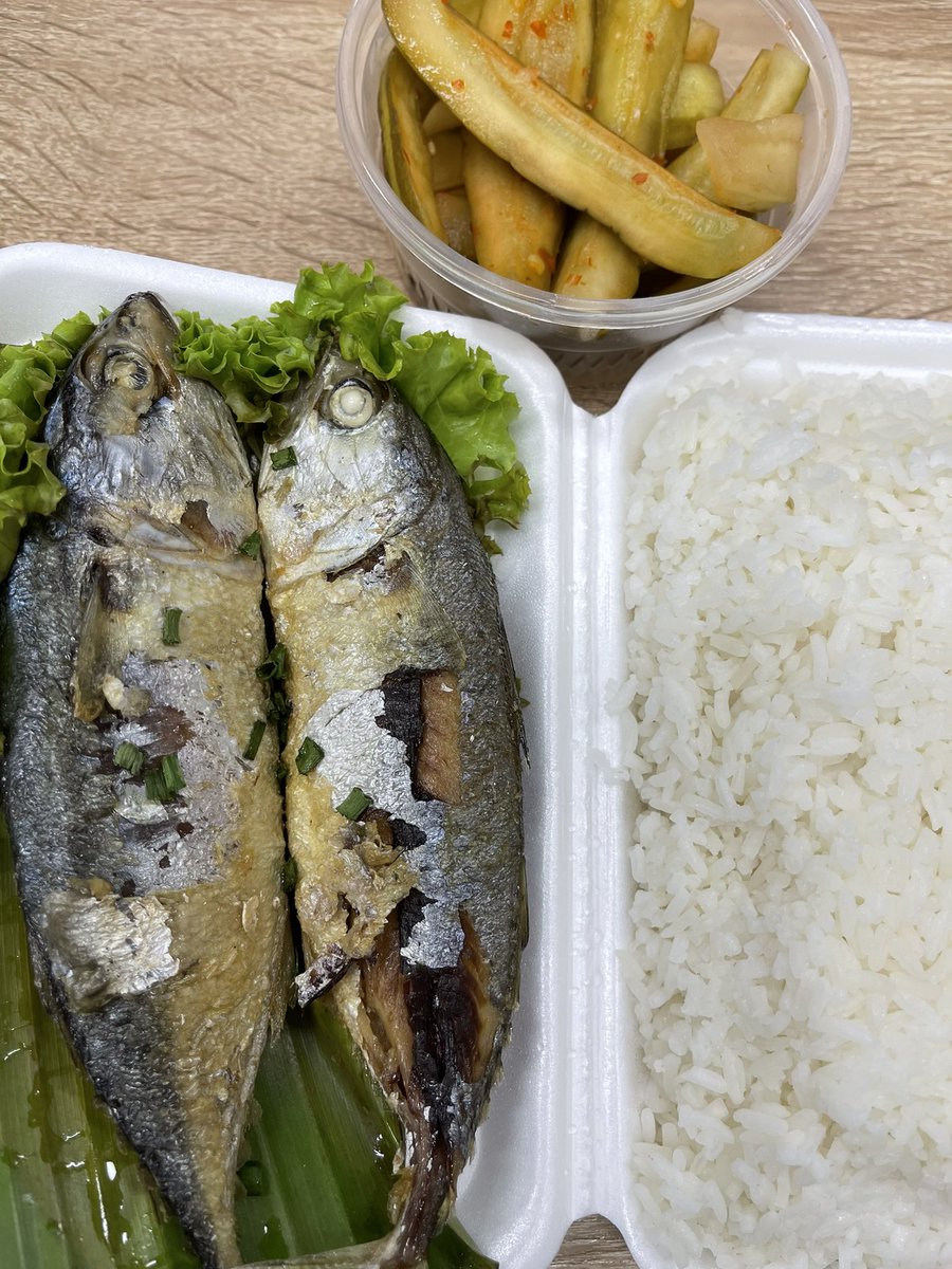 TIPTUBE9's tweet photo. Fried fish and rice 
#food https://t.co/koPysOuRUk