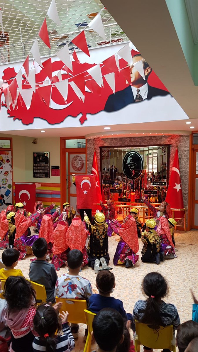 Gazi şehrimizin kurtuluşunun 100.yılı vesilesiyle Gaziantep Muharip Gaziler Derneği başkanı <a href="/CumaERDEM16/">Cuma ERDEM</a>  ve  değerli gazilerimizi okulumuzda ağırlamaktan şeref duyduk. Gazi şehrimizin kurtuluşu kutlu olsun. <a href="/erdalkilinc27/">Dr.Erdal KILINÇ</a> <a href="/yasintepe/">Yasin TEPE</a>  <a href="/gul_davut/">Davut GÜL</a> <a href="/gantepvaliligi/">Gaziantep Valiliği</a>