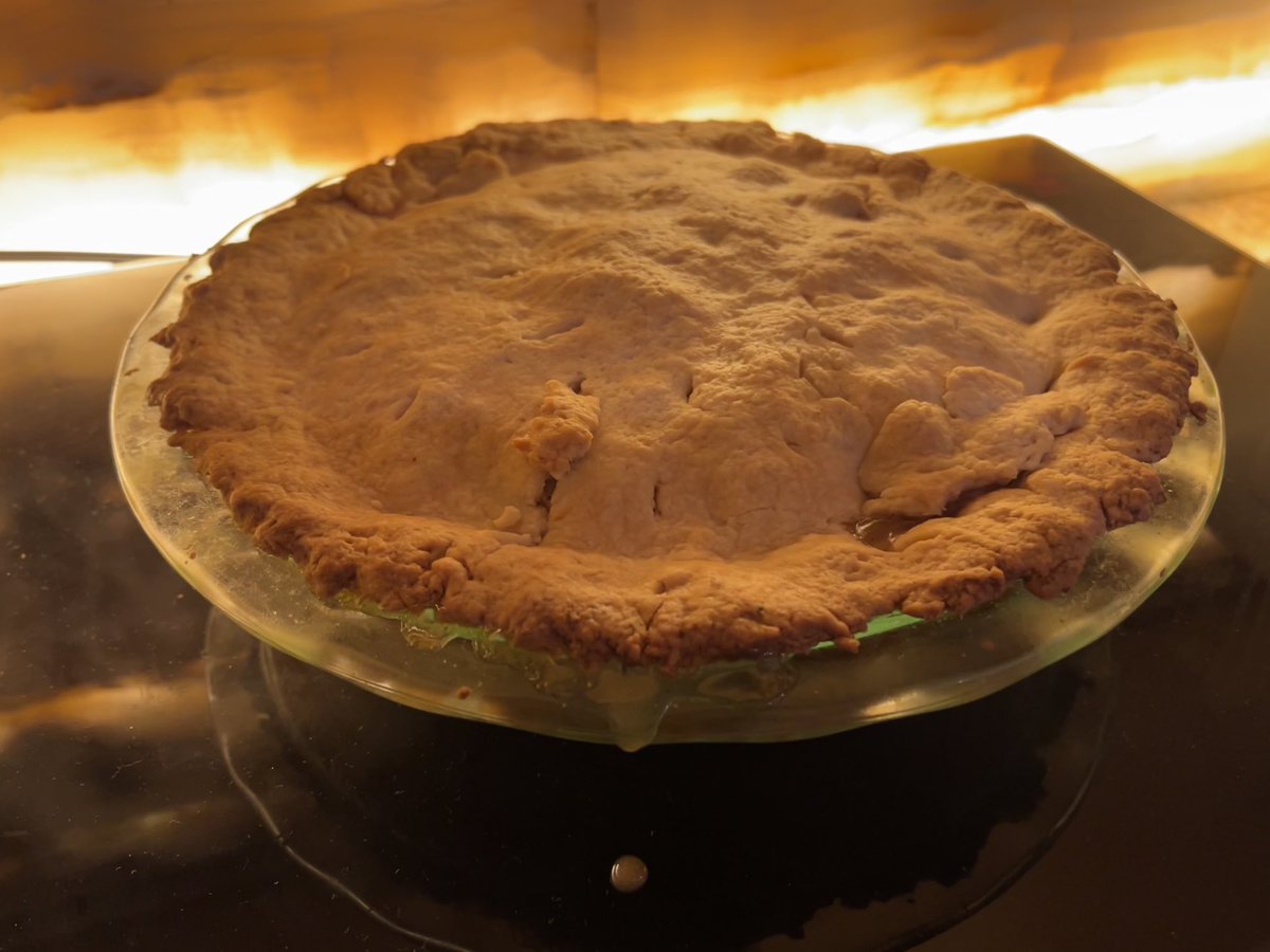 joelpollak's tweet photo. I made pie after midnight https://t.co/wXsBqGMLTW