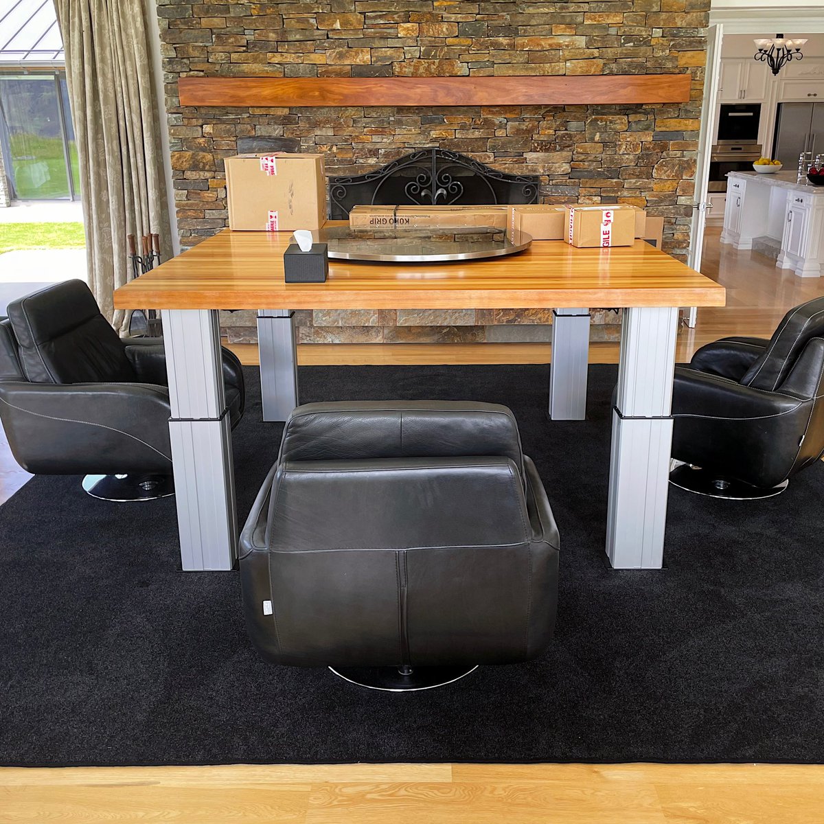 KimDotcom's tweet image. Adjustable streaming desk has arrived. 2x2m for 4 streaming setups. Can’t wait to get started. Amongst other things my guests and I will discuss crypto investment opportunities and build a crypto portfolio. There will be nice giveaways to our viewers 😎