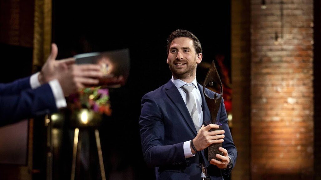 Wat een eer om te worden verkozen tot Coach van het Jaar 2020-2021! Dank aan al mijn atleten en stafleden voor de geweldige prestaties de afgelopen jaren! <a href="/nocnsf/">NOC*NSF</a> <a href="/NOSsport/">NOS Sport</a> @teamknwu @teamnlinsta #coachvanhetjaar #eer #sportgala #knwu #trots