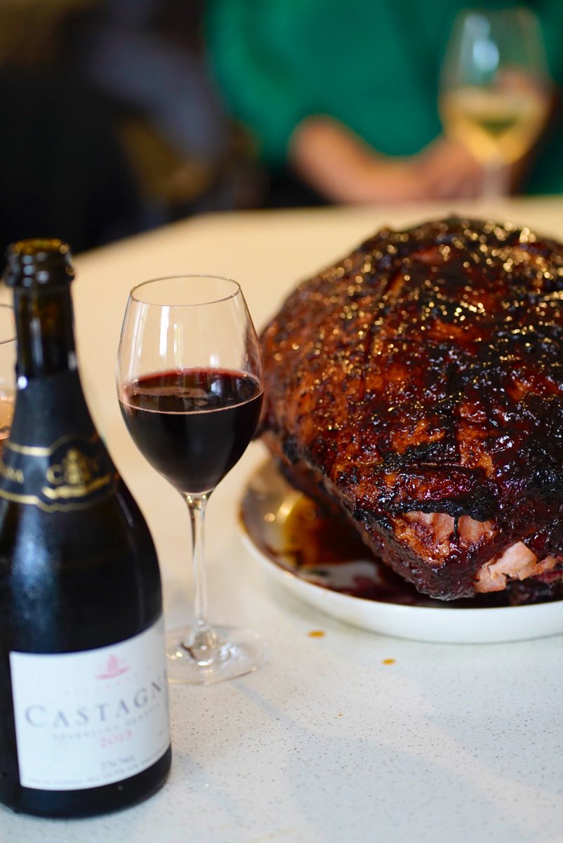 Ham and sparkling Shiraz, Sapling Yard Riesling and seafood, an early Christmas lunch with friends. 
Dessert was combining my two favourite things for all my favourite people - <a href="/Nigella_Lawson/">Nigella Lawson</a> sticky gingerbread and a local award winning shiraz from <a href="/Lerida_Estate/">Lerida Estate</a> delicious ❤️