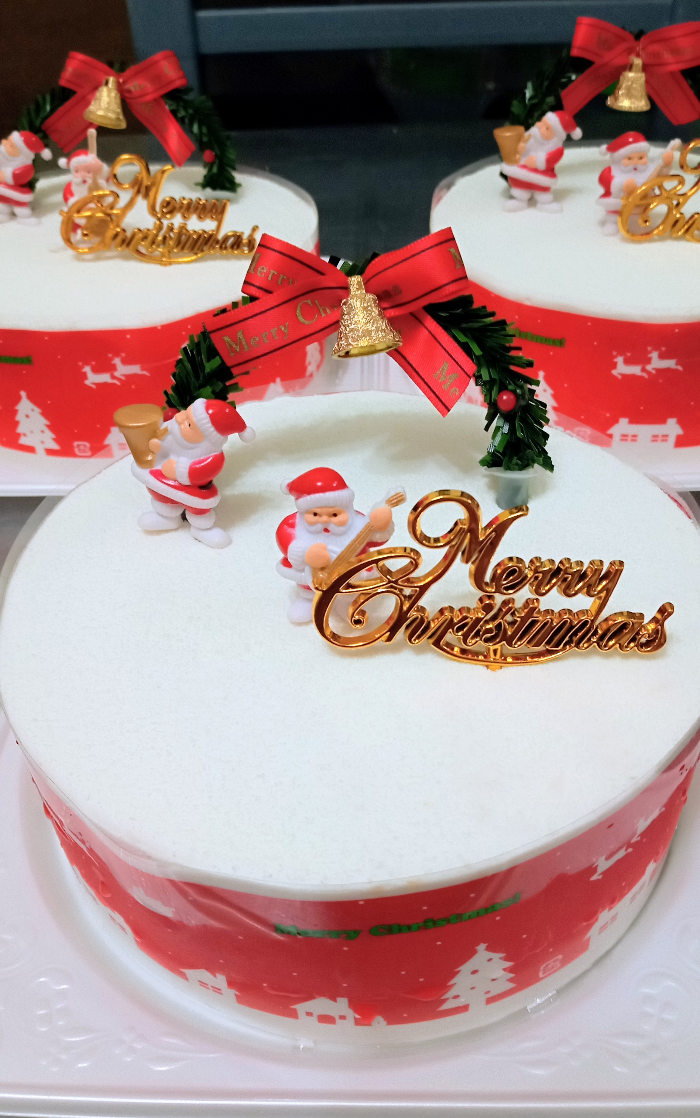 菓子処まるきた マスカルポーネクリームのクリスマスケーキです 見えにくいですが パウダースノーをイメージしてホワイトチョコパウダーが一面に篩ってあります まるきた 旭川 旭川twitter会 マスカルポーネ パウダースノー クリスマスケーキ