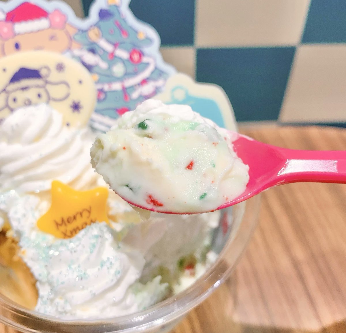【見惚れる】この組み合わせは反則だって!サーティワン×シナモロールの「限定スイーツ」可愛すぎて食べられないよ…!
https://t.co/BlQpbjGQ4a
サーティワンとシナモロールの、「限定スイーツ」がすっごくカワイイ♡クリーム×アイスの組み合わせ、幸せすぎる…。寒くても食べたい美味しさです!