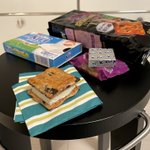 東ハトのオールレーズンとkiriチーズで!おしゃれなスイーツができる!
