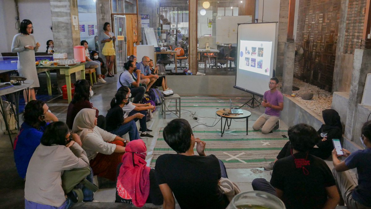 GI_Indonesien's tweet photo. Berikut adalah foto-foto kegiatan yang dilakukan selama program residensi #MARANTAU. Terima kasih kepada para pihak yang mencoba memahami, menelaah, dan memberi ruang agar praktik kami menjadi hidup.
📸Foto: Nella Nelski https://t.co/w4UyujFSry