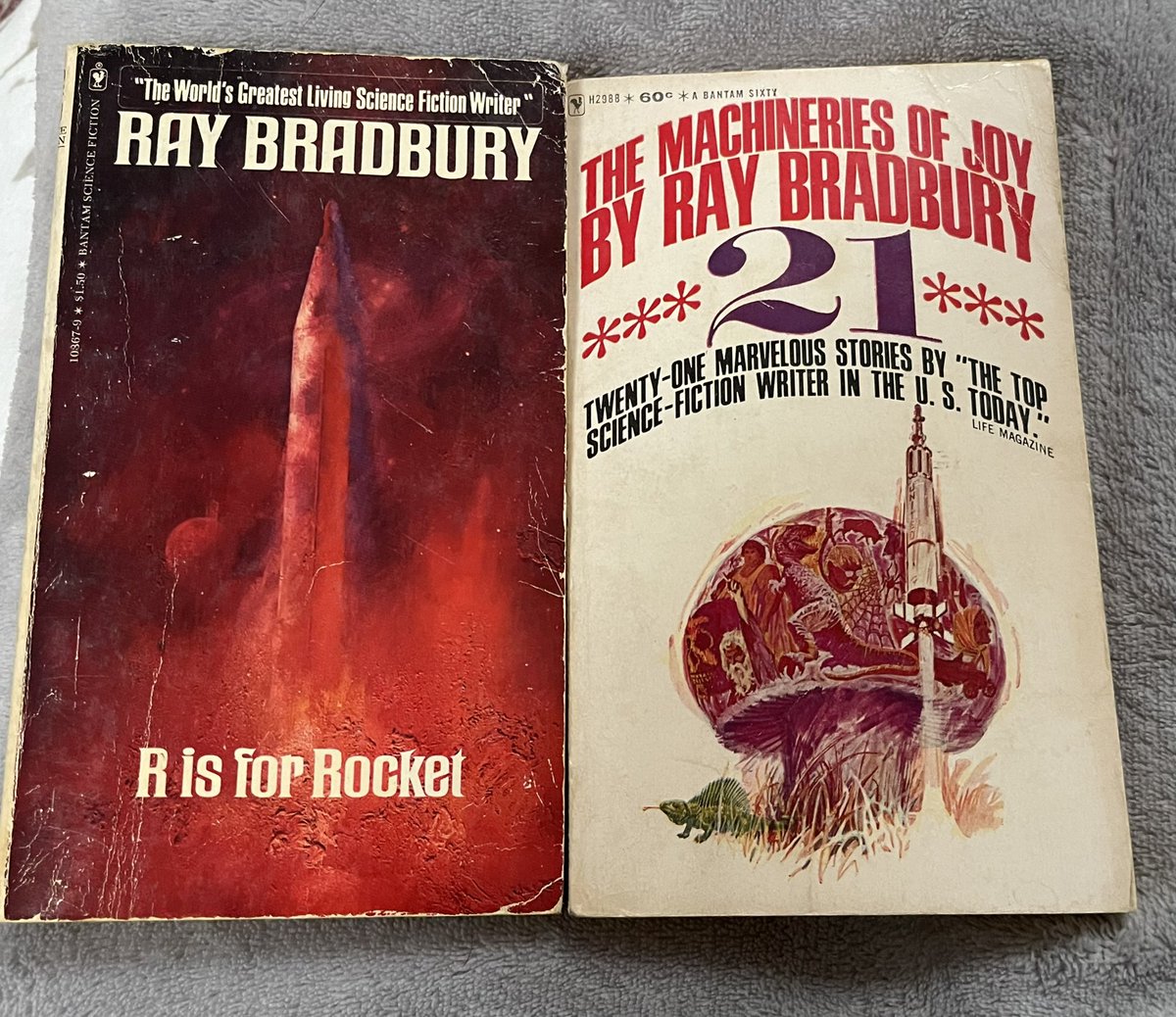 Armor_10's tweet photo. Score $0.50 each at the local used bookstore. #SweetFind https://t.co/o4YdHbhkDK