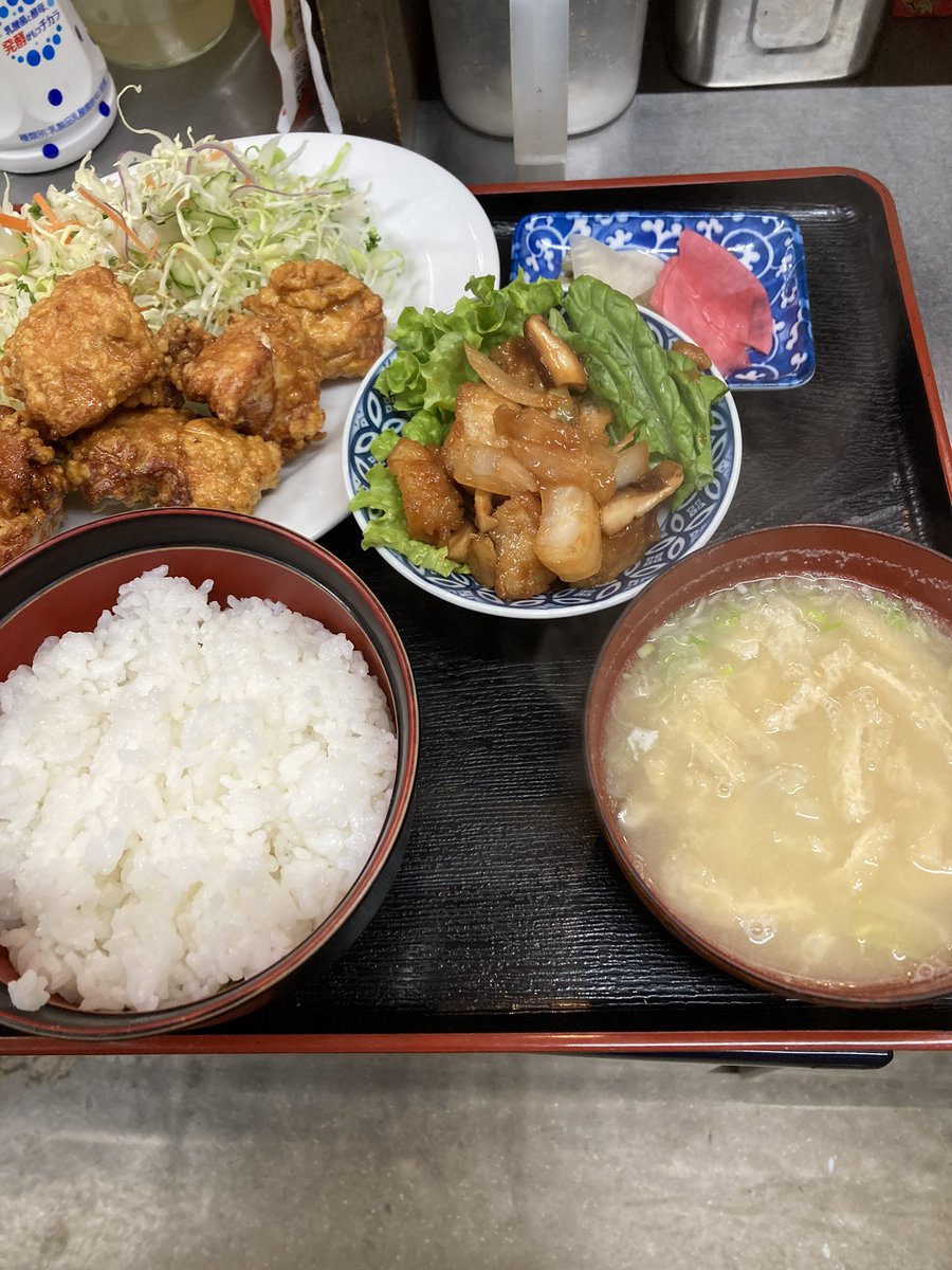 tonotaigetsu's tweet photo. 唐揚げ定食！ランチメニューです。 https://t.co/mPNNqVq6CX