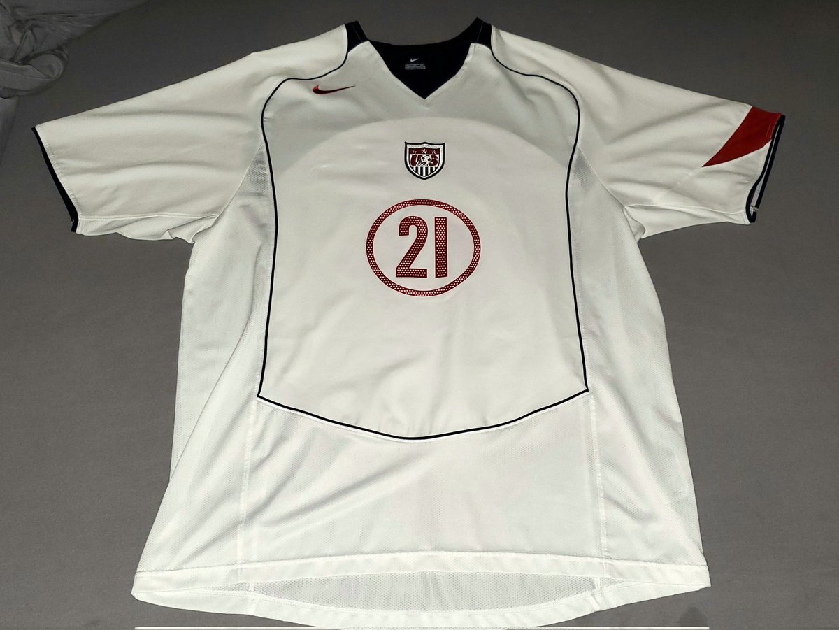 EdgarNAGs's tweet photo. I'm glad I could count on @YankThreads to customize these two kits with two of my favorite #USMNT players. They were even able to add the official 2002 World Cup logo to my authentic, player-issue US World Cup jersey. https://t.co/DLNMAO3LhC