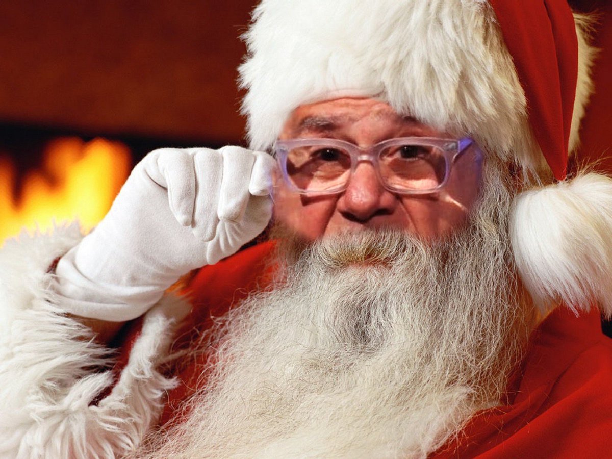 QtsGameQuest's tweet photo. Guess who's coming down your Chimney? @DannyDeVito #bootywave https://t.co/Os2Wd9Oro1