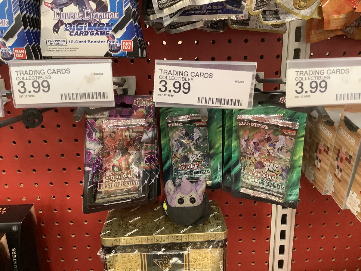 Transfan2's tweet photo. @JinxieTCG
Puggle IDW Galvatron:The Target That I went to Today (12/22) certainly had Neat Stuff Like #BrothersOfLegend (Packs) & #BurstOfDestiny (Packs) & #SynchroStorm (Packs) #MaximumGoldElDorado (Boxes) & #TinOfAncientBattles(Tins)! #GalvyYGO #Yugioh #YugiohTCG #GalvyYGOTGT https://t.co/7P8aFciCEf