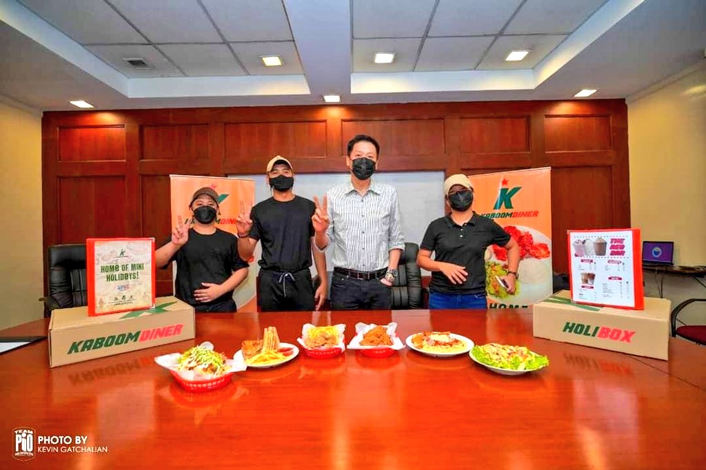 KaboomDiner's tweet photo. #KaboomDiner is Mayor REX Gatchalian approved! 💚❤

Visit us here:
📍 One Mall, Valenzuela
Level 2, One Mall Valenzuela, Gen. T. De Leon Road, Valenzuela City beside Chowking and Infinitea
⏰ Open Daily 10AM-9PM 

#OneMallValenzuela @rex_gatchalian @valenzuelacity https://t.co/T1psJrVWpN
