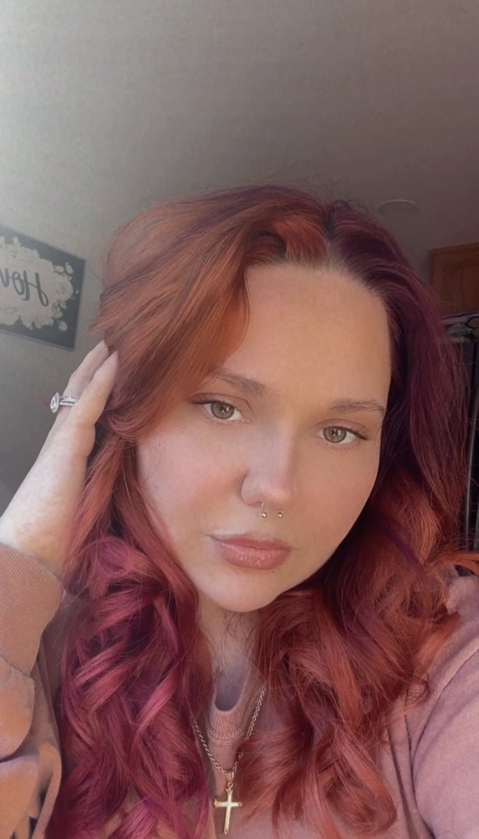 princessofpetty's tweet photo. Can someone please explain to me how I forget how fucking hot I am?!? Like I be insecure asf and I look like this, wtf?!? https://t.co/t8grrkOvKw