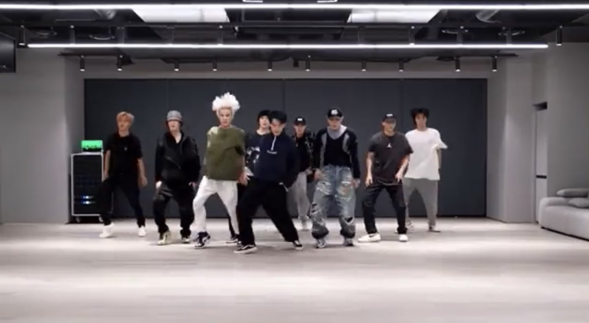 zeusperior's tweet photo. How to spot Jungwoo on the dance floor https://t.co/bgyl8s9Tqq
