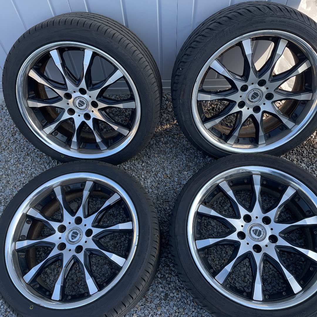 n__8400's tweet photo. #売ります 
#18インチ
#workシュバート
#8J 
225/40R18

前輪2本タイヤ装着2週間程度走行
後輪2本2021年7月頃交換
リム傷あり

金額はDMしてください🙋🏼‍♀️ https://t.co/LyBI5XwN6J