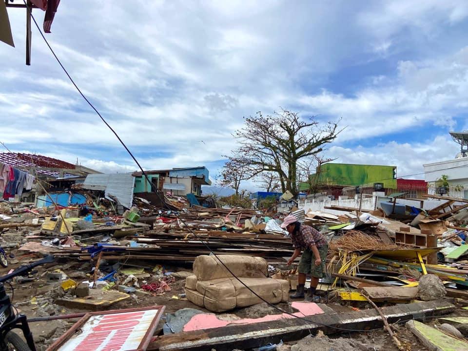 LOOK: Destruction caused by #OdettePH in San Juan, Southern Leyte. @oxfamph said 85% of the total households were completely damaged by Typhoon Odette. LGU reported that a storm surge caused water levels to rise up to 12 feet.

Photo from Jenny Gacutno/Oxfam https://t.co/DtW0ssNYZE