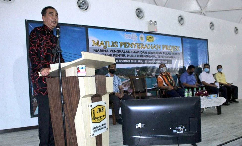 JKRTerengganu's tweet photo. Majlis Penyerahan 4 dalam 1 (CPC,As Built Drawing, SOFA &amp; Penjimatan Kos RM1 Juta) bg Projek Merekabentuk, Membina &amp; Menyiapkan Marina Pengkalan Gawi &amp; Jambatan ke Pulau Poh Tasik Kenyir, H.Trg yg telah disempurnakan oleh Tn Pengarah Ir.@yusufghani200. Tahniah semua yg terlibat! https://t.co/YfNwxWdkqY