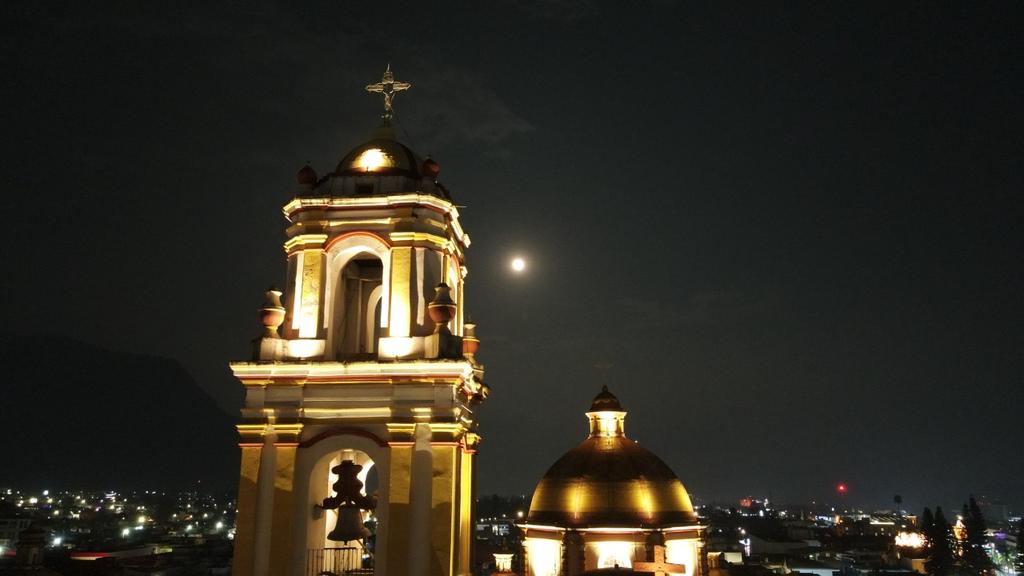 OrizabaProyecto's tweet photo. Una linda noche de diciembre en Orizaba.

#Orizaba #OrizabaProyectos #OrizabaPuebloMágico #SonríeOrizaba #MiViajeAOrizaba https://t.co/rYODFqlXGJ