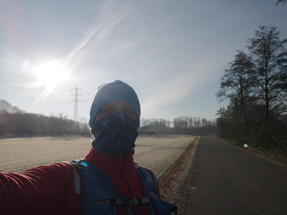DeHejner's tweet photo. Ich gebe es zu, ich habe es wieder getan. Bin einfach gelaufen obwohl es gestern echt kühl war. #TheMaskedRunner war wieder unterwegs. Keinem näher als 2m gekommen, keine Ansammlungen. Einfach alleine gelaufen, so wie ich es gerne mag. #twitterlauftreff #RunningWithTwins https://t.co/CaxJ5A2RYk