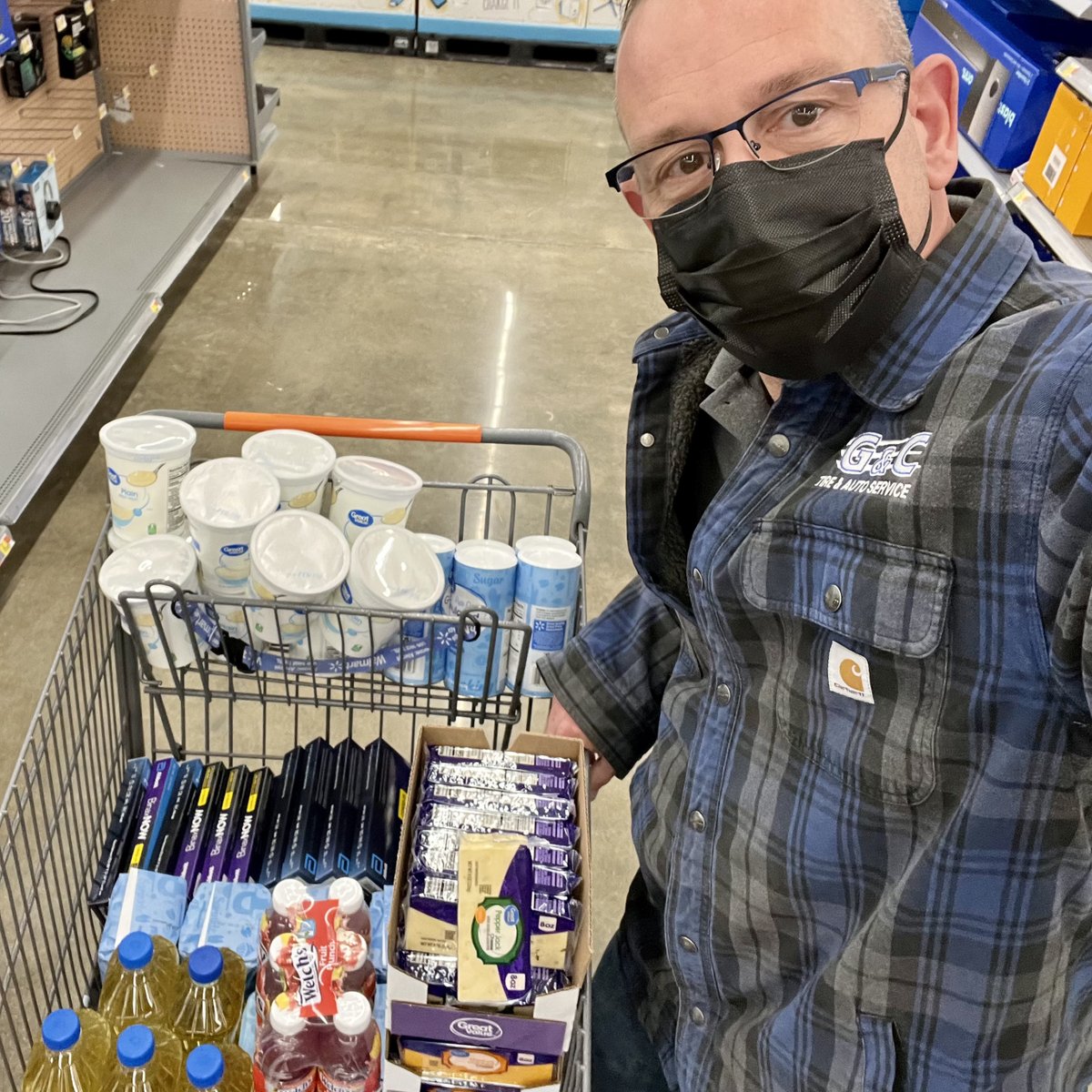 GandCTireAuto's tweet photo. G&amp;C is always looking for ways to give back to our community. Today is shopping for our local food bank in Chantilly before Christmas.

#giveback #chantilly #gctireauto #autorepair #autorepairnearme #stateinspection #tires #supportsmallbusiness https://t.co/ChmtQOCnna