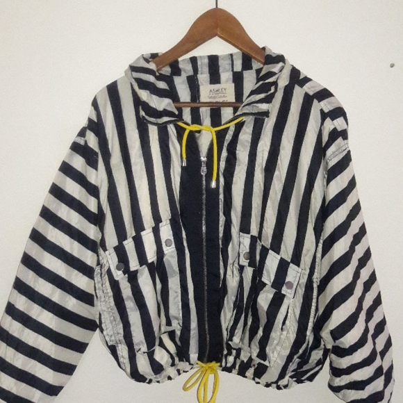 FirstThankful's tweet photo. So good I had to share! Check out all the items I'm loving on @Poshmarkapp from @Lennys_noveltie #poshmark #fashion #style #shopmycloset #bananarepublic #melissapaige #ashleyby26international: https://t.co/qghw3iSRgf https://t.co/RAuDYlo66b