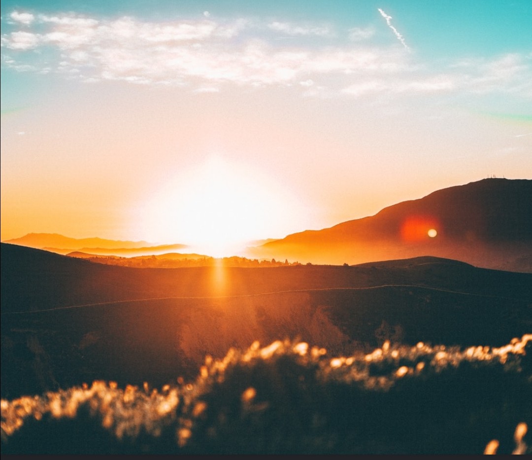 PastorRobWeaver's tweet photo. God just showed me a vision of a beautiful sunrise. 

God is about to rise with healing in His wings and overcome the darkness with His overwhelming Holy light. https://t.co/34Q3svmRo9
