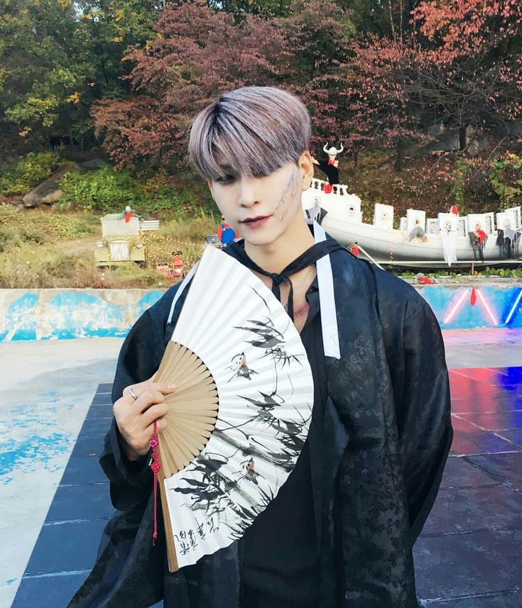 lechuga7773's tweet photo. El maquillaje es tan bueno 😫💕
#브이에이브이 #St_Van
#뱀즈 #VAV #VAMPZ
@VAV_official @twt_VAV https://t.co/f65lGpjP5R