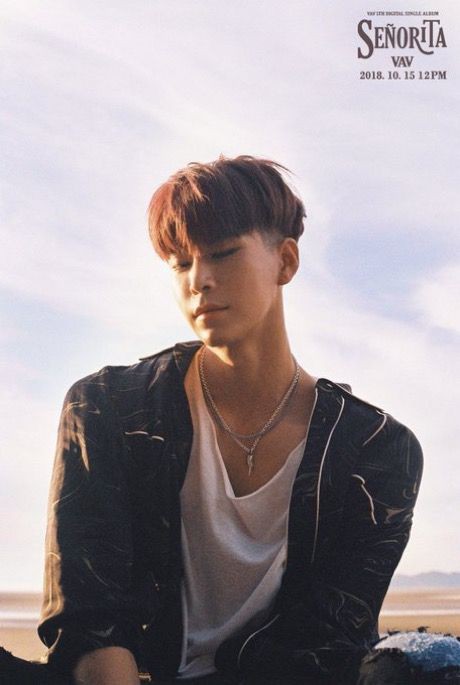 lechuga7773's tweet photo. La clavícula y cuello de Vanny son tan estéticos 🥺💕
#브이에이브이 #St_Van
#뱀즈 #VAV #VAMPZ
@VAV_official @twt_VAV https://t.co/0EEnqGWiGK