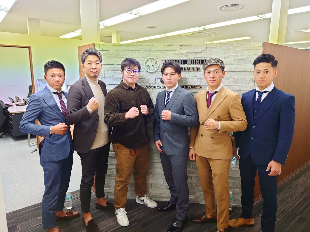 wizard0420kazu's tweet image. サプライヤー契約を結んで下さり、当ジムをサポートして下さっている。

MARTIALWORLD 様に、選手を連れてご挨拶に。

来年は、選手・ジム共に！
さらなる飛躍の年にし、少しでも恩返しを出来るよう！精進して参ります！

本日はお忙しい中お時間頂きありがとうございました🙇

押忍

#MARTIALWORLD