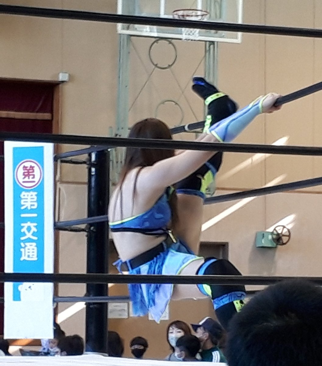 crtqy1002's tweet photo. #今年も残りわずかなのでお気に入りの4枚を貼る
2021.10.31
九州プロレス中津大会🔥
㊗️初観戦🙌
今年、最高の思い出😆🍀
来年は、マーベラスの試合、見に行きた~い🤗
#NEWTRA
#彩羽匠
#門倉凛 https://t.co/5GTXywE4Wk