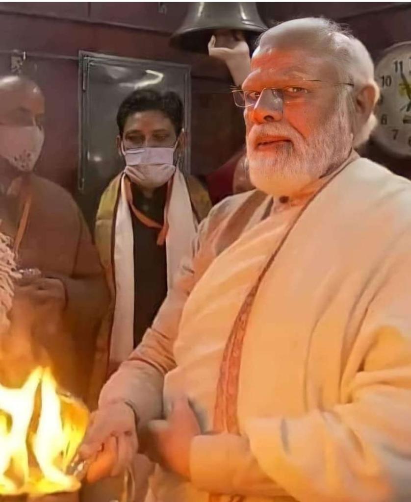 यह देश के प्रधानमंत्री हैं जिनका ध्यान पूजा में नही फ़ोटो में होता है । इतना शौक फ़ोटो खिंचवाने का जो भगवान की भक्ति को भी भूल जाते हैं ।