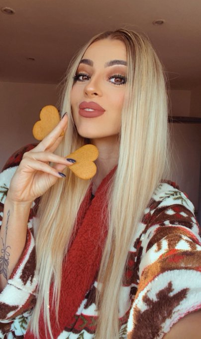 The holidays are what you bake of them! ❤️🍪 #NationalPfeffernusseDay I am online now.   https://t.co/VAKjJaMPNQ @Flirt4FreeGirls<a href="/tag/nationalpfeffernusseday"class="tags">#NationalPfeffernusseDay</a>