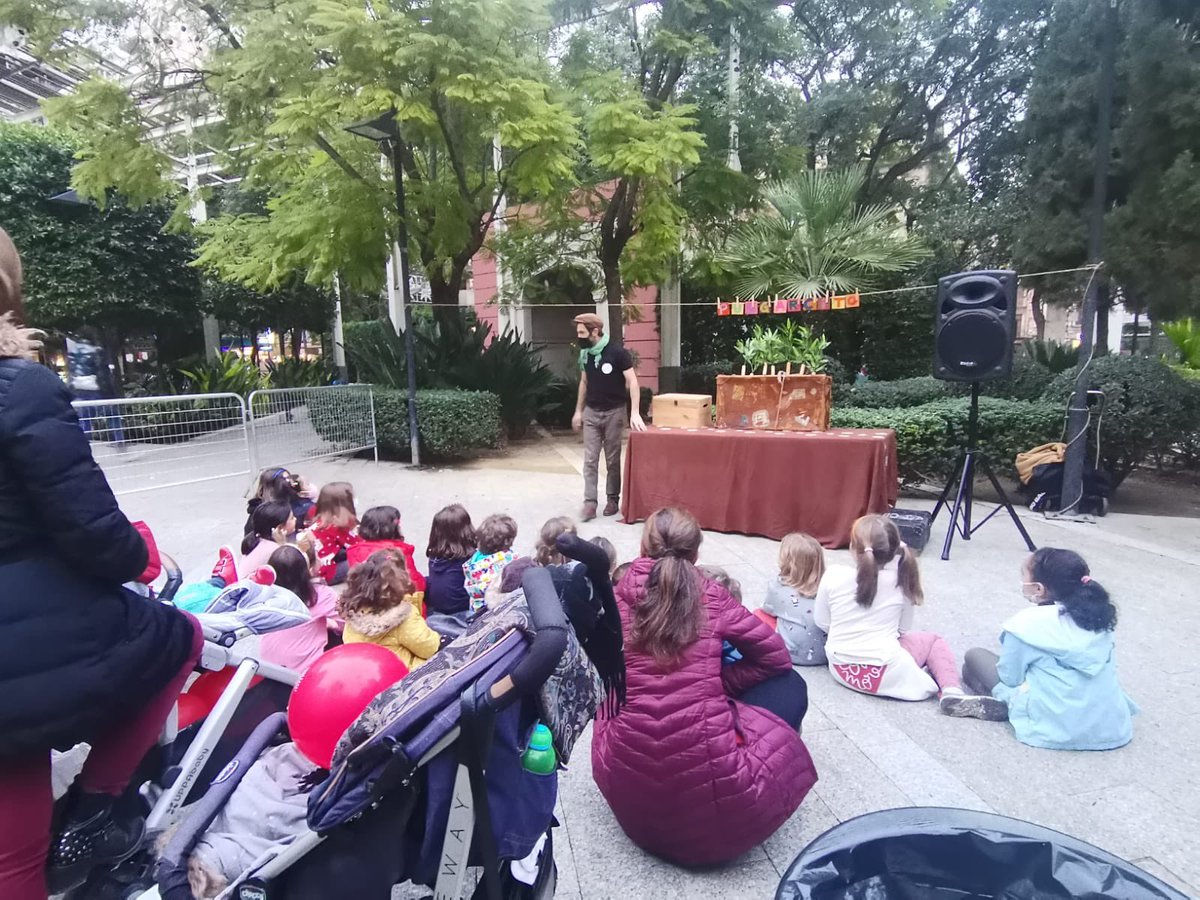 DiegoAviles_'s tweet photo. 🎭 Taller de títeres y teatro en la plaza de Santa Isabel con motivo de la programación navideña de @MurciaOeste 

¡Seguimos! 😊 https://t.co/ahphWAaAQ5
