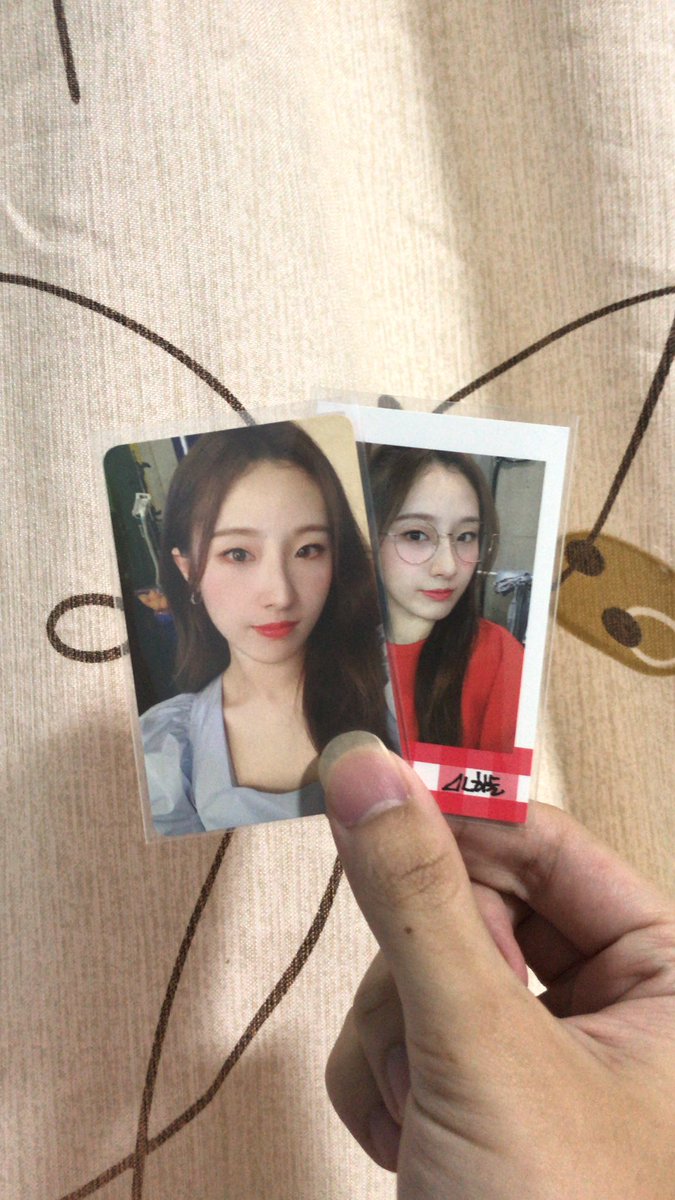 bananameeeeelk's tweet photo. 💌 #bananamails
loona the mail todei! thank u @LOVELUCK_PH for catering the sp go ! chuu n haseul came home safe 💗 
| #llph_lovedback https://t.co/7Dna9EEuOx