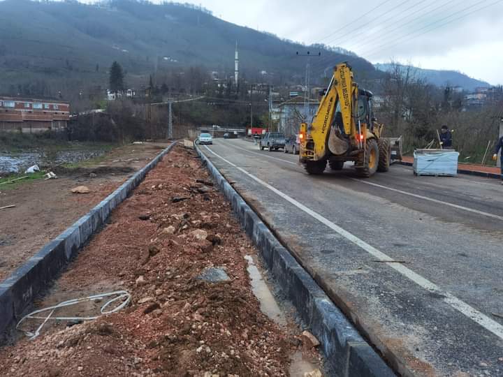 Çatalpınar_ Belediyesi (@ctlpnrbld) on Twitter photo Bolaman ve Keş Dereleri arasındaki yol çalışmamız bitti. Sırada kaldırım ve yaya çalışmalarımız var. Desteklerinden ötürü <a href="/OrduBBld/">Ordu Büyükşehir Belediyesi</a> <a href="/mhilmiguler/">Dr. Mehmet Hilmi Güler</a> Başkanımıza teşekkür ediyoruz. Bolaman ve Keş Dereleri arasındaki yol çalışmamız bitti. Sırada kaldırım ve yaya çalışmalarımız var. Desteklerinden ötürü <a href="/OrduBBld/">Ordu Büyükşehir Belediyesi</a> <a href="/mhilmiguler/">Dr. Mehmet Hilmi Güler</a> Başkanımıza teşekkür ediyoruz.