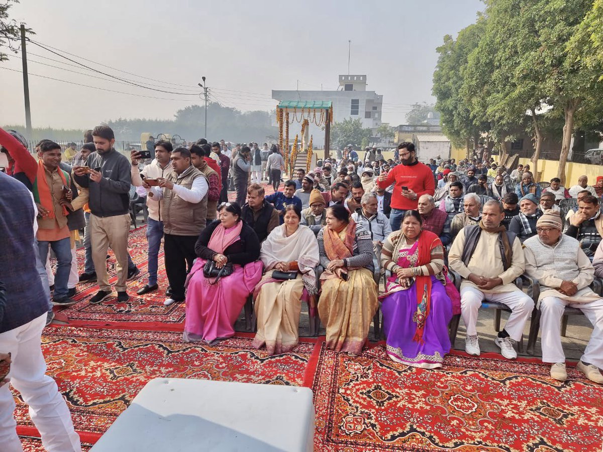 चौधरी साहब अमर रहे…

किसानों के मसीहा, भारत के पूर्व प्रधानमंत्री स्व• चौधरी चरण सिंह जी की जयंती के अवसर पर हापुड़ में उनकी जन्मभूमि ग्राम नूरपुर में उन्हें विनम्र श्रद्धांजलि अर्पित करने का सौभाग्य प्राप्त हुआ।