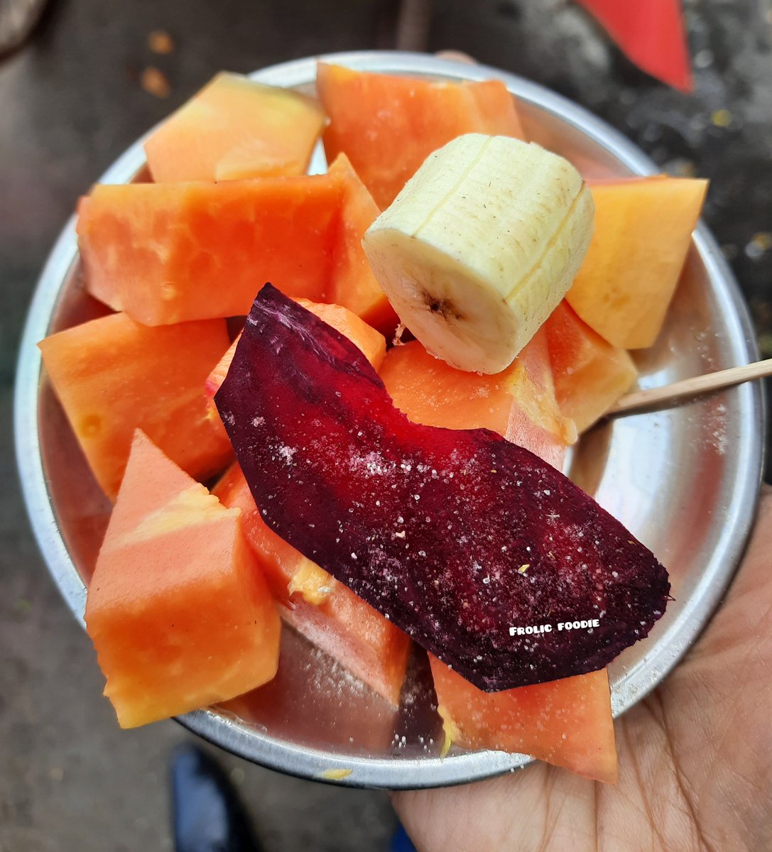 frolicfoodie's tweet image. It's good to see so many healthy options for breakfast as well in Lucknow. FRUIT CHAT 😋

#fruitchat #fruits #fruitsalad #fruit #food #snacks  #chaat  #guava  #pavbhaji #egg #healthyliving #healthylifestyle #healthyfood #healthybreakfast