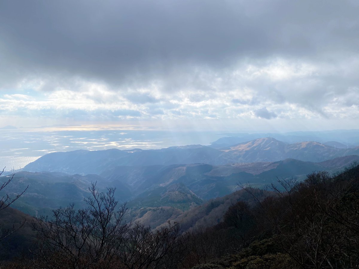 Aya2020book's tweet photo. 日本百名山の天城山は万二郎岳と万三郎岳に登ってきました⛰花の百名山でもあるのでシャクナゲの綺麗な季節にまた来たいね！昨日購入したカップで早速青の贅沢飲んでやった☕️
いやー気持ち良かったです♡
(石は私が描いたものではなく置いてあったもの)
あまぎぃ〜ごぉ〜えぇ〜。

#Ayama https://t.co/C5gUeO8525