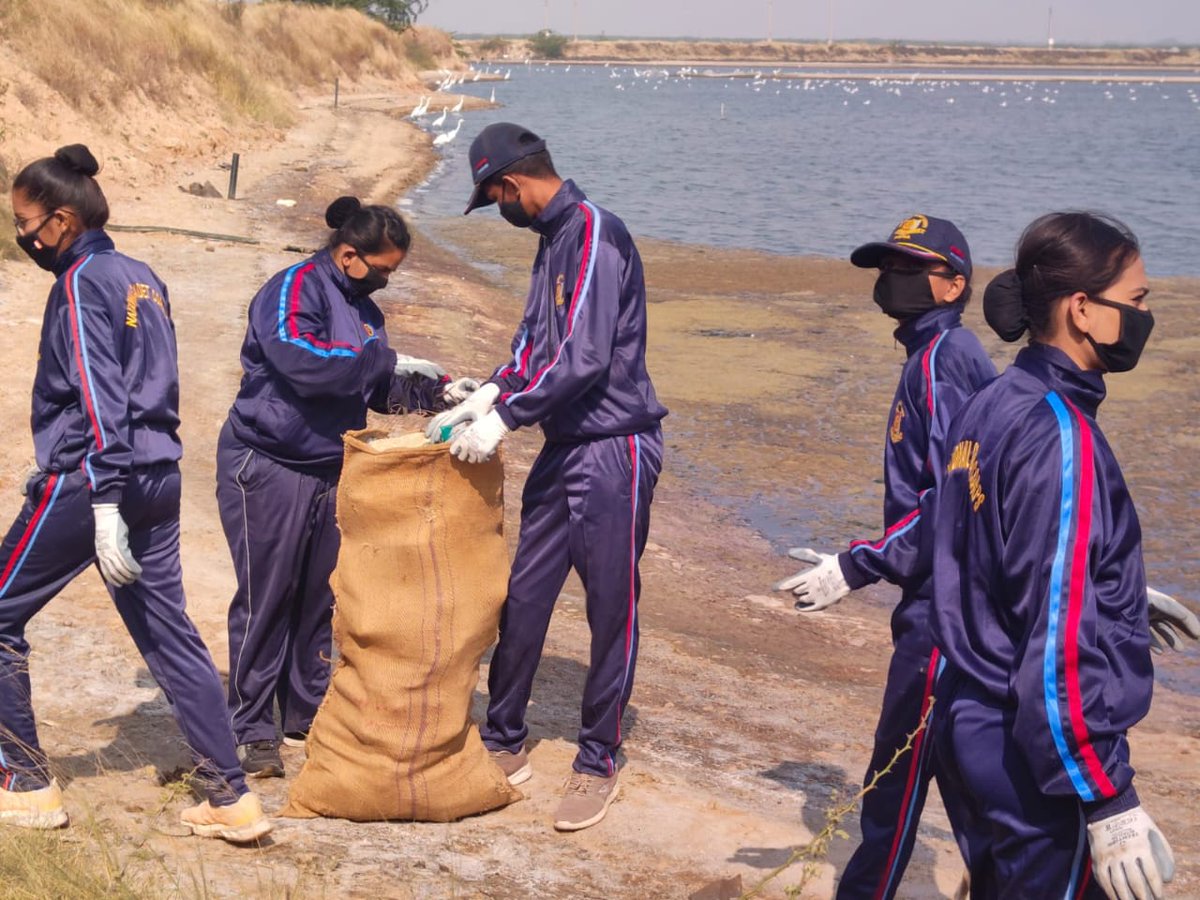 NCC_Dte_Gujarat's tweet photo. #PuneetSagar
Cdts of 6 GUJ NU NCC cleaned the Beach at Kuvya village &amp; collected single use plastic littered on the beach. 24 kgs of #plasticwaste collected. Event flagged off by Pradhan of Kuvya Village.
@DefencePRO_Guj
@HQ_DG_NCC
@jitu_vaghani
@Bhupendrabjp
@drajaykumar_ias https://t.co/wr5mYtpQen