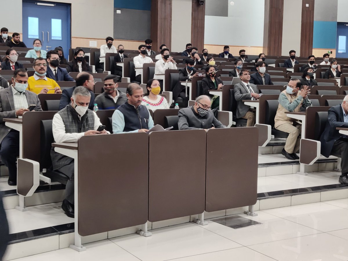 opsakhlecha's tweet photo. आज आईआईटी इंदौर में आयोजित @MPVS2021 के विज्ञान नीति एवं प्रबंधन संगोष्ठी में संबोधित किया।
इस दौरान प्रोफेसर दीपक पाठक जी, प्रो. श्री सचिन चतुर्वेदी जी, प्रो. नीलेश जैन जी एवं प्रो. अनिल कोठारी जी उपस्थित रहे।
#iitiofficial
#MpVigyan
#Vibha
#mpmapit https://t.co/HpBEfrH3Wq