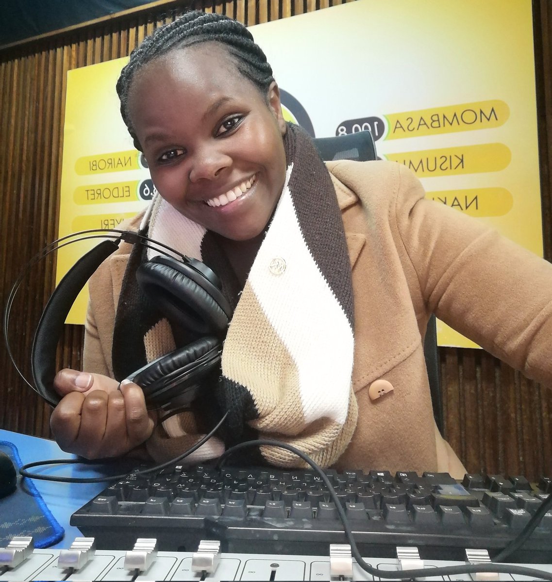 RadioTaifaFM's tweet photo. Top Mashariki Christmas Edition ina take over na @cherotichrebeca

Christmas wishes, requests, shout outs zije kwa fujo maana hii ni yako!

#TopMasharikiPlayChart
^RC https://t.co/HwfDJILSEs