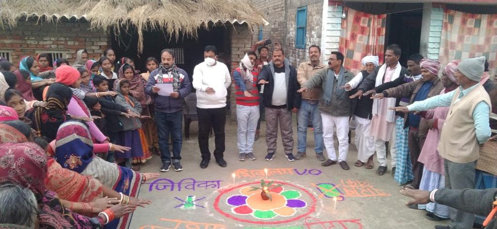 ddc_vaishali's tweet photo. 18Dec:मद्यनिषेध अभियान अंतर्गत वैशाली जिला में जन जागरूकता हेतु विभिन्न कार्यक्रम आयोजित किया जा रहा है। नशापीड़ितों को नशामुक्ति केंद्र में भर्ती हेतु प्रोत्साहित करें।टोलफ़्री न०18003456268 व 15545 पर सूचना दे सकते है।@dm_vaishali,@vjtriumph,@IPRD_Bihar,@BiharRDD,@officecmbihar https://t.co/IgDGF03Vky