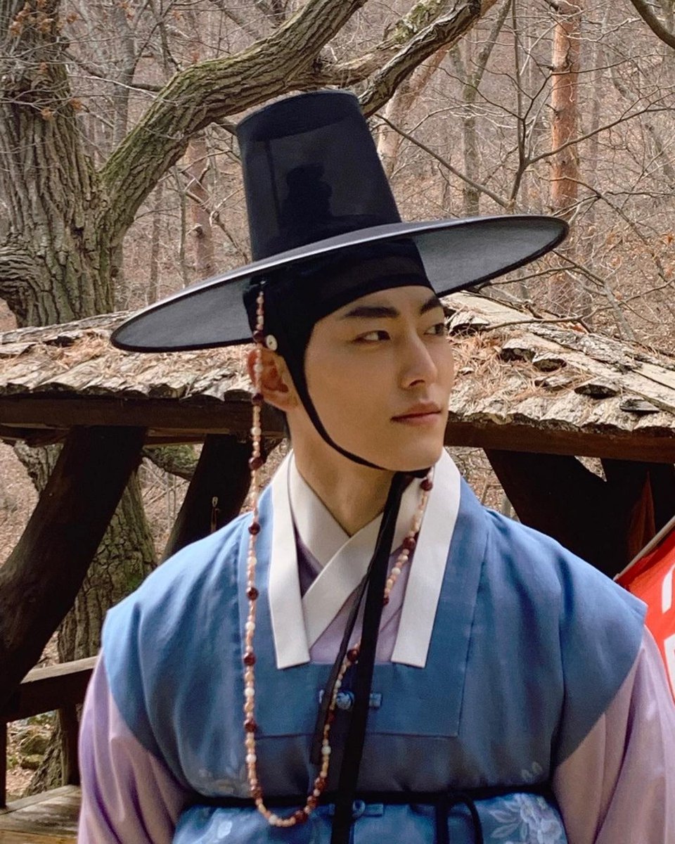 밥만 잘 사주는 이상한 이사님 웹드라마 촬영이 끝났다고 합니다. 올해 처음 제작 이야기 들었을때는 꿈만 같았는데 무사히 촬영이 끝난 걸 보니...