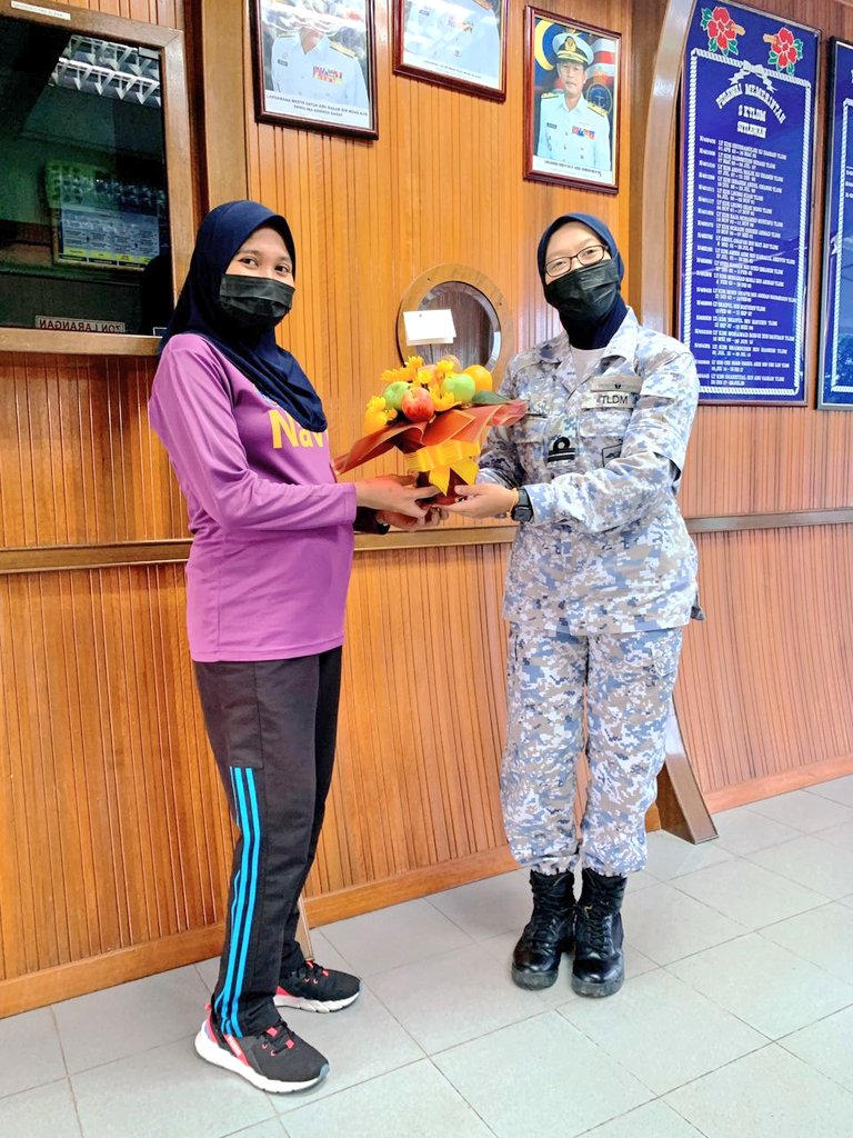 SKTLDMsitiawan's tweet photo. Lawatan Kebajikan oleh Pegawai Laksana dan Laskarnita @SKTLDMsitiawan terhadap isteri Pegawai Memerintah, anggota dan isteri anggota. Semoga sentiasa ceria dan sihat selalu.
#kitaJagaKita
#KebajikanDiutamakan
#BAKATlaut
#Kebajikan
#Moral https://t.co/YurGZLAypy