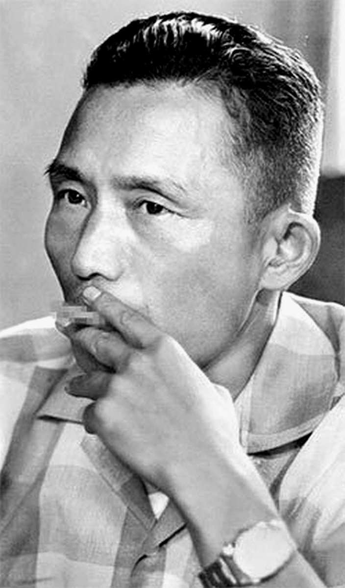 대한민국서 제일 유명한 미치광이ㄷㄷㄷㄷㄷ
돈대준다는 중국자본 무시하고 오히려 화교 내쫓은 사람ㄷ시뻘겋게 붉은산을 10년이면 푸르게 만들수있다고 전국토에 나무심은사람ㄷㄷ
차도 거의 안다니는 나라에서 고속도로 깔겠다고 한사람ㄷㄷ동네 대장간도 없어진 나라에서 제철소를 짓겠다고 한사람