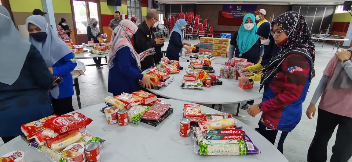 23.12.2021 - Banjir hari ke-6
Bantuan makanan &amp; pakaian daripada <a href="/JKRPulauPinang/">JKR Pulau Pinang</a> ❤️❤️❤️