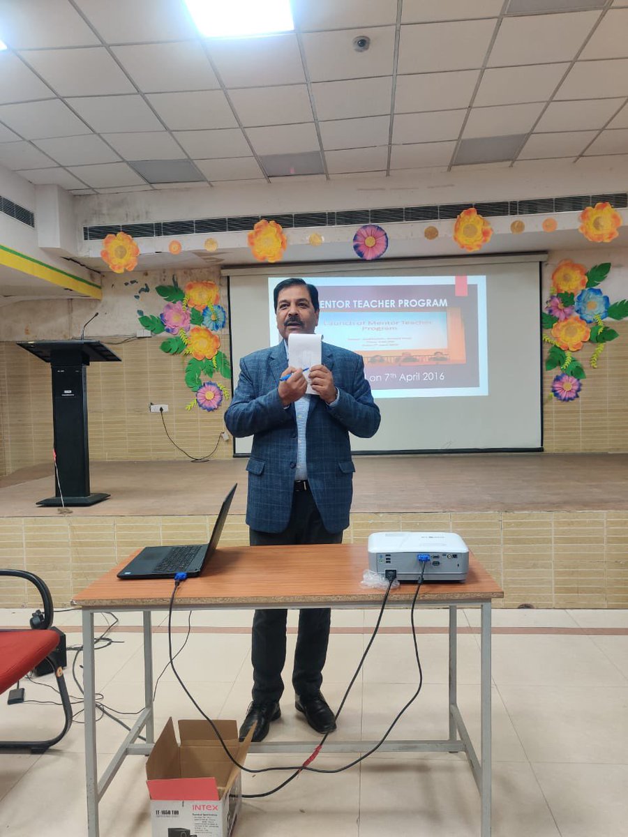 Dir_Education's tweet photo. A slew of measures are being taken by us to improve pedagogy at #DelhiGovtSchools

In an orientation prog organized for Change Makers in Edu (CMIE) fellows &amp; interns, different curriculums, Mentor Teacher prog were discussed.

Compliments to @PbpandeyB on facilitating this. https://t.co/qClRkSg7LP
