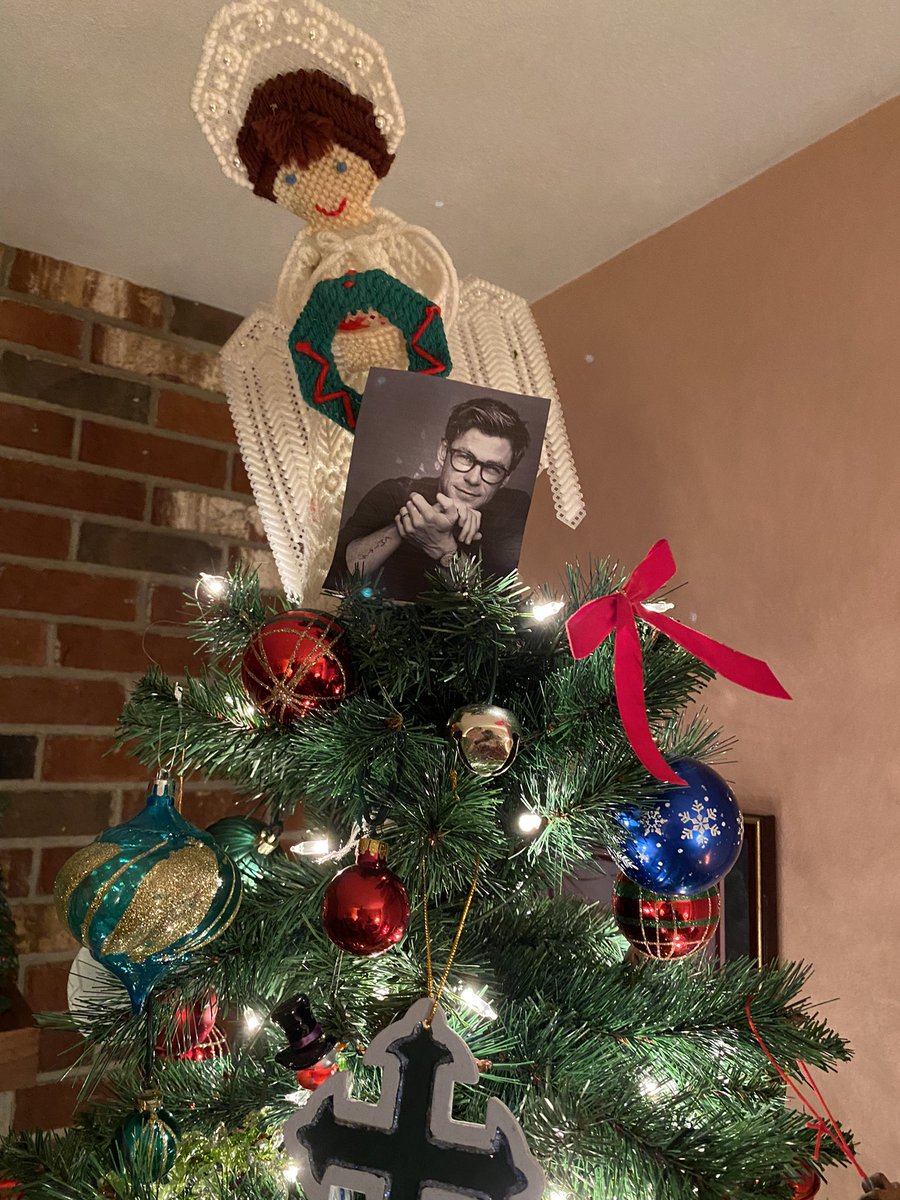 awhannahs's tweet photo. honorary mention: the star at the top of my grandma’s tree https://t.co/UWmn05JYxY